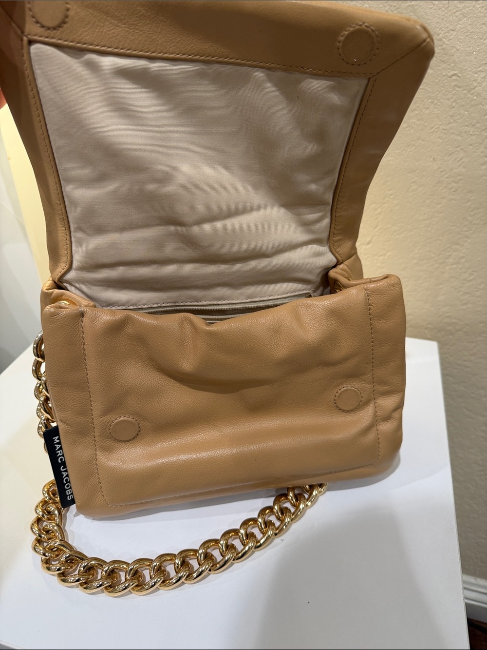 Marc Jacobs Camel Leather Shoulder Bag with Gold Chain - Picture 10 of 13